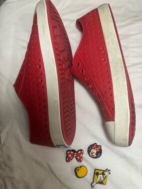 Adult Red Native Jefferson Shoes, women’s size 6/mens 8 PLUS 4 Disney Shoe Charm